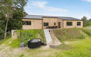 5 Bedroom Awesome Home In Ebeltoft, Ebeltoft